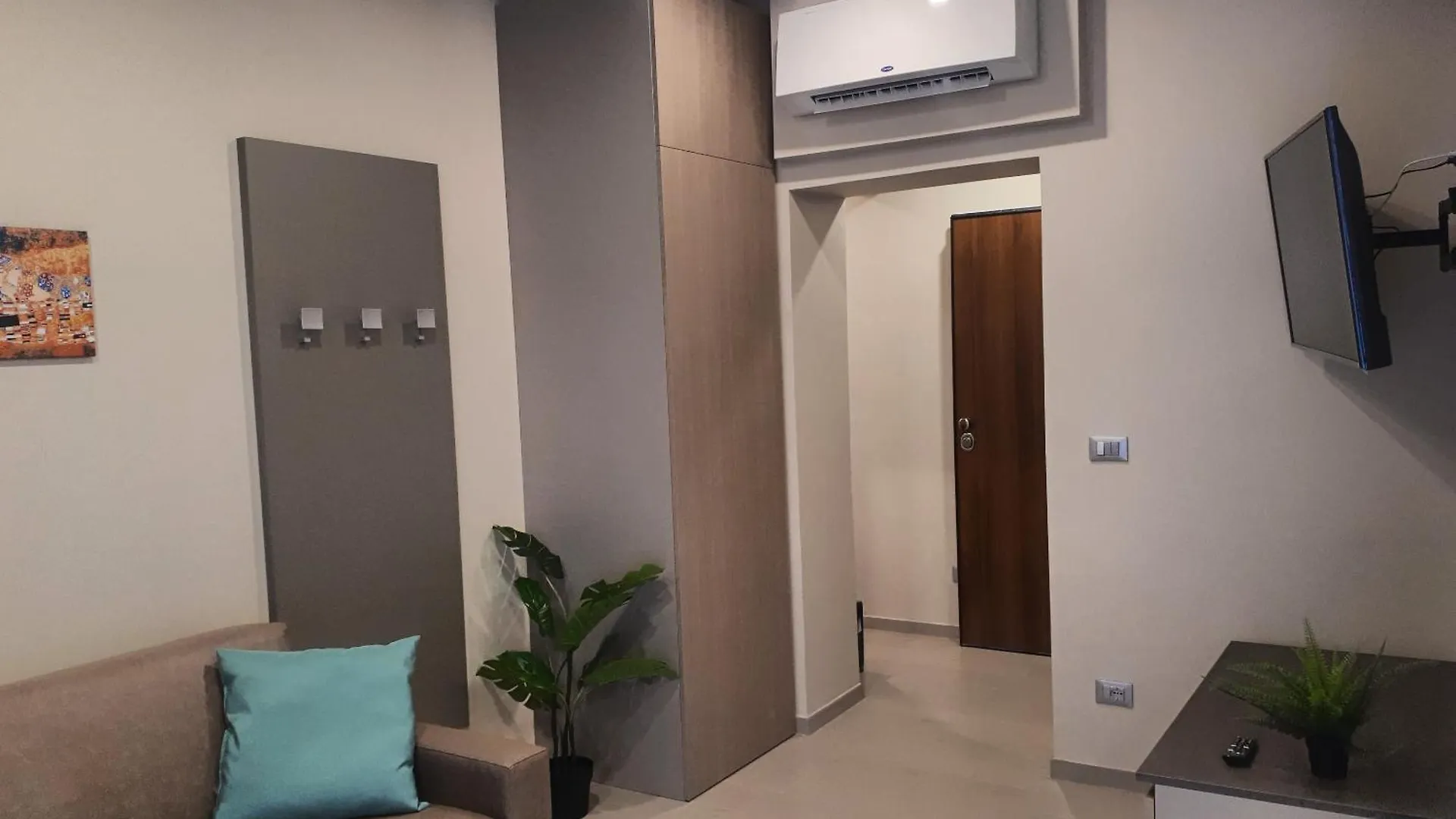 Smart Apartment Nettuno - Twa Bologna 0*,  Italy